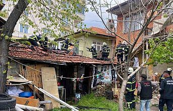 Kaynak makinesinden çıkan kıvılcım odunluğu yaktı