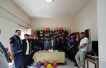Kayseri zabıtasından minik Asyaya doğum günü sürprizi