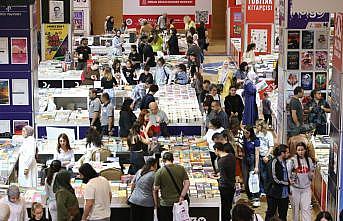 Kepez Kitap Fuarının ikinci gününde yazarlar okurlarıyla buluştu