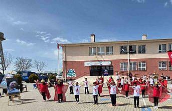 Kırşehirli öğrenciler, vefat eden sanatçıları andı