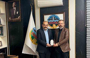 Kızılaydan DİKO Başkanı Yüksele teşekkür plaketi
