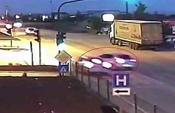 Konyada otomobillerin çarpışma anı kamerada