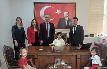 Köşkte makamlar çocuklara emanet edildi