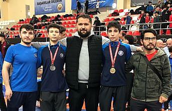 Kütahyalı güreşçiler Bilecikte madalyaları topladı