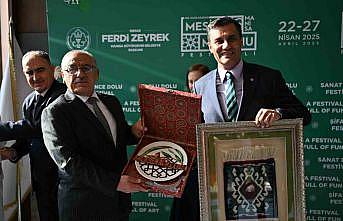 Mesir Festivalinde hediyeler ve gönüller buluştu