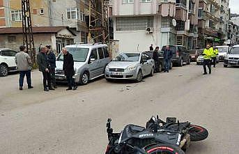 Motosikletin çarptığı yaya yaralandı
