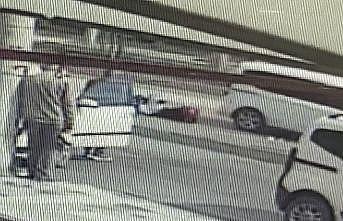 Motosikletle hafifi ticari aracın çarpıştığı kaza kamerada