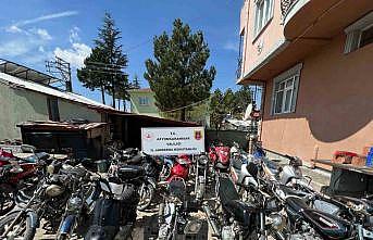 Motosikletlerin şasi numaraları değiştirip satan tamirciyi jandarma yakaladı