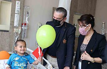 MÜSİAD Antalyadan kanserle mücadele eden çocuklara bayram hediyesi