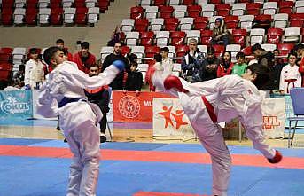 Muşta karate grup birinciliği müsabakaları başladı