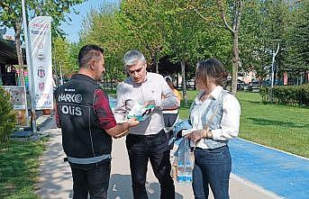 Narkotik polisi Bursada vatandaşları bilgilendirdi