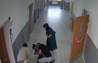 Nefessiz kalan öğrenciye okul müdüründen heimlich manevrası