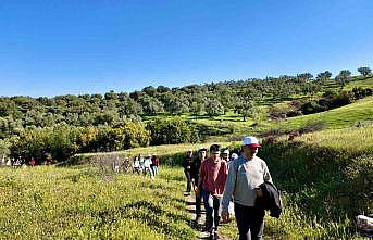 Öğrenciler Sardes Antik Kenti çevresinde doğa yürüyüşü yaptı