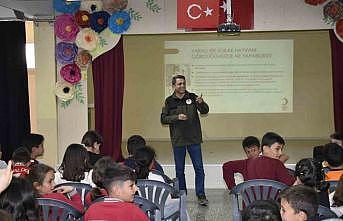 Öğrenciler sokak hayvanları konusunda bilgilendirildi