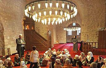 Öğrenciler tarihi Ulu Camiyi gezidi