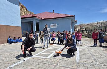 Öğretmenlerden oyun alanına renkli dokunuş
