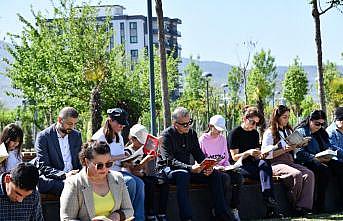 Osmaniye Millet Bahçesinde kitap okuma etkinliği düzenlendi
