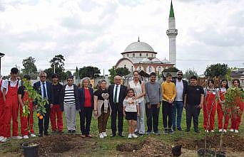 Otizmli gençler ve lise öğrencileri el ele fidan dikti