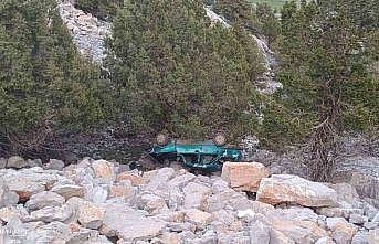 Otomobil dağ yolunda uçuruma yuvarlandı: 5 yaralı