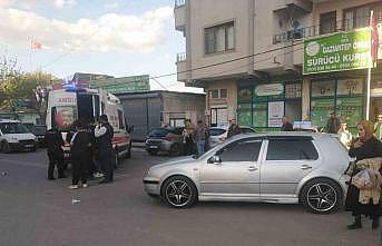 Otomobile çarpan motosiklet sürücüsü yaralandı