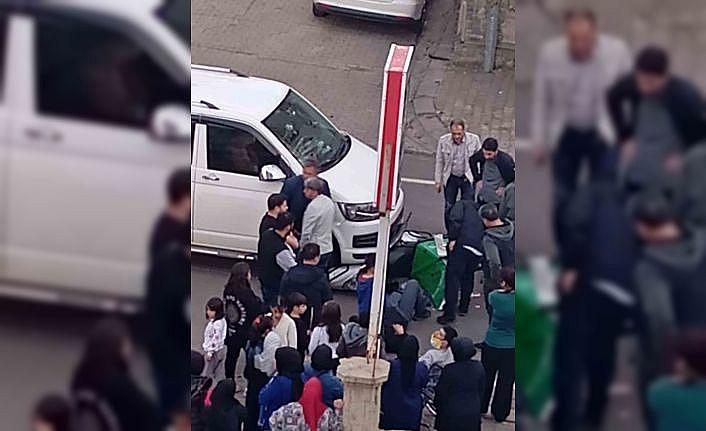 Panelvan motosiklete çarptı: 1 yaralı
