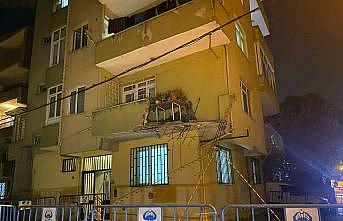 Pendikte 5 katlı binanın balkonu çöktü