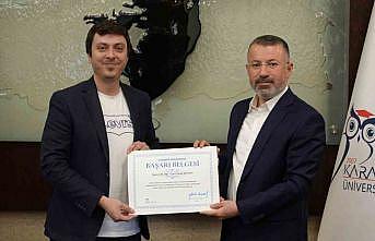 Rektörü Kırışık, akademisyenlerini onurlandırdı