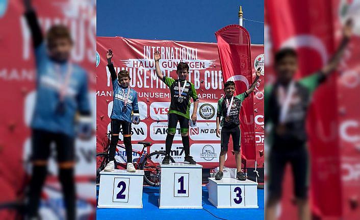 Sakaryalı sporcu parkurda Türkiyenin adını ‘şampiyon yazdırdı