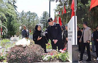 Şehit Uzman Jandarma Mustafa Uğurelli kabri başında dualarla anıldı