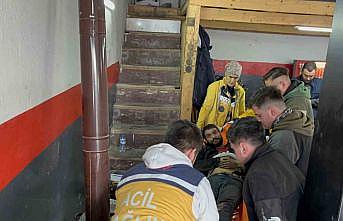 Tamircide otomobilden fırlayan helezon yayı hastanelik etti