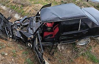 Tavşanlıda Tofaş otomobil su kanalına uçtu: 1 yaralı