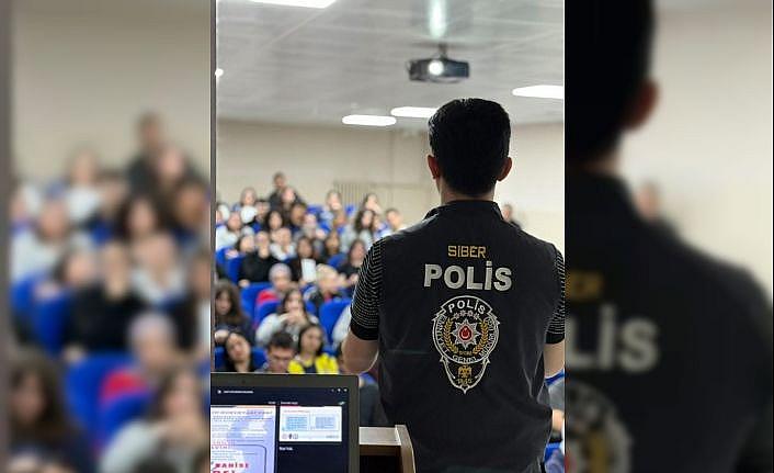 Tekirdağda polis ekiplerinden okullarda siber ve çocuk güvenliği eğitimi