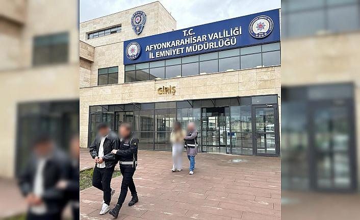 Telefon dolandırıcılığı yapan 2 kişiden biri tutuklandı