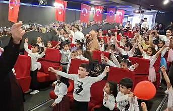 Tuncelide öğrenciler Gezen Sinema ile doyasıya eğlendi