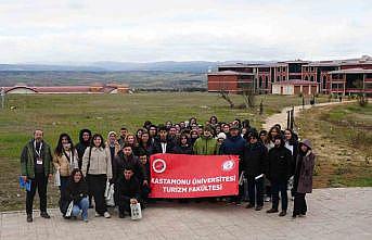 Üniversite öğrencilerine Tarihi İstiklal Yolu tanıtıldı