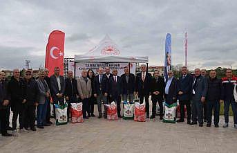 Üreticilere fasulye ve ayçiçeği tohumu dağıtıldı