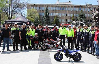 Uşakta polis ve jandarma ekiplerinden motosiklet sürücülerine farkındalık eğitimi