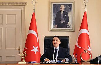 Vali Akbıyık, 23 Nisanda koltuğunu minik öğrencilere devretti