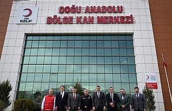 Vali Çiftçi, Doğu Anadolu Bölge Kan Merkezini ziyaret etti