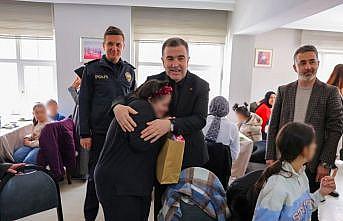 Vali Eldivan, özel öğrencilerle bir araya geldi