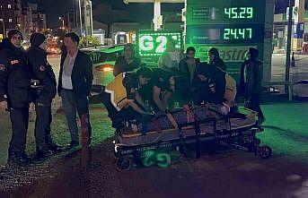 Yaya geçidinden geçen kadına otomobil çarptı