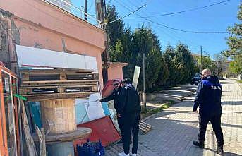 Zabıta Müdürlüğü ekipleri kaldırım işgali yapan esnafı uyardı