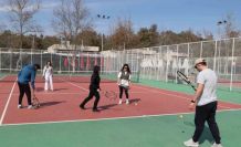 Büyükşehir Belediyesi’nden ücretsiz tenis eğitimi