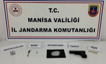 Evinde uyuşturucu maddelerle yakalandı