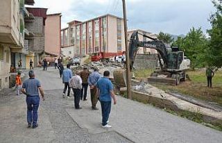 Hakkari’de yol genişletme çalışması