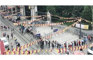 İstiklal Caddesi'nde 'istikbal' kuyruğu