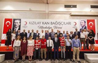 Kızılay’dan kan bağışçılarına madalya