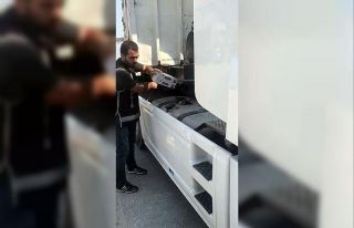 Sigara kaçakçılarından kızaklı zula