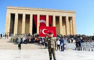 Anıtkabir’e ziyaretçi akını