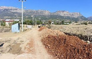 Elmalı’da yollar yenileniyor